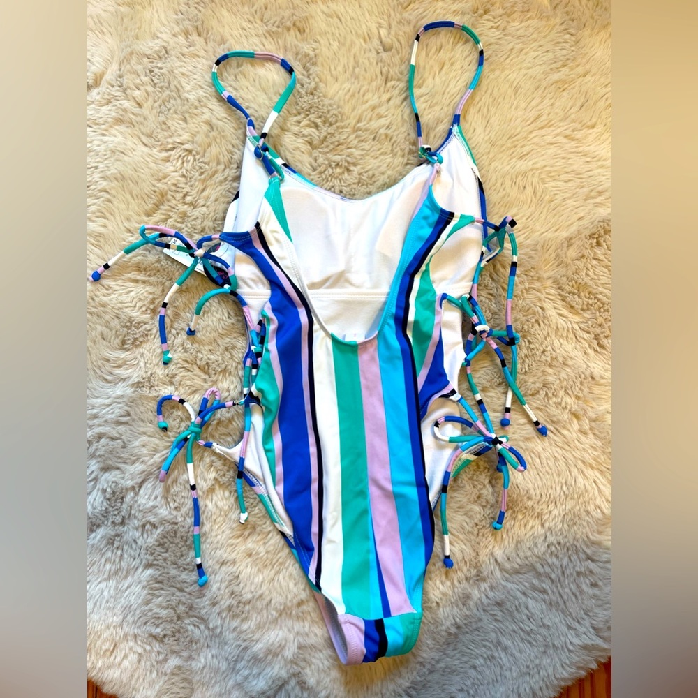 One piece Swim - Picture 3 of 5